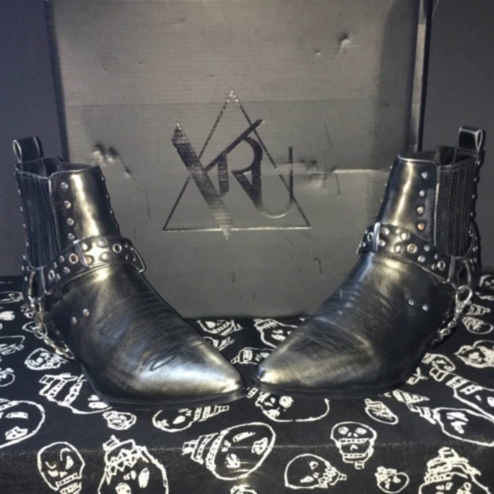 YRU black/silver ankle boots